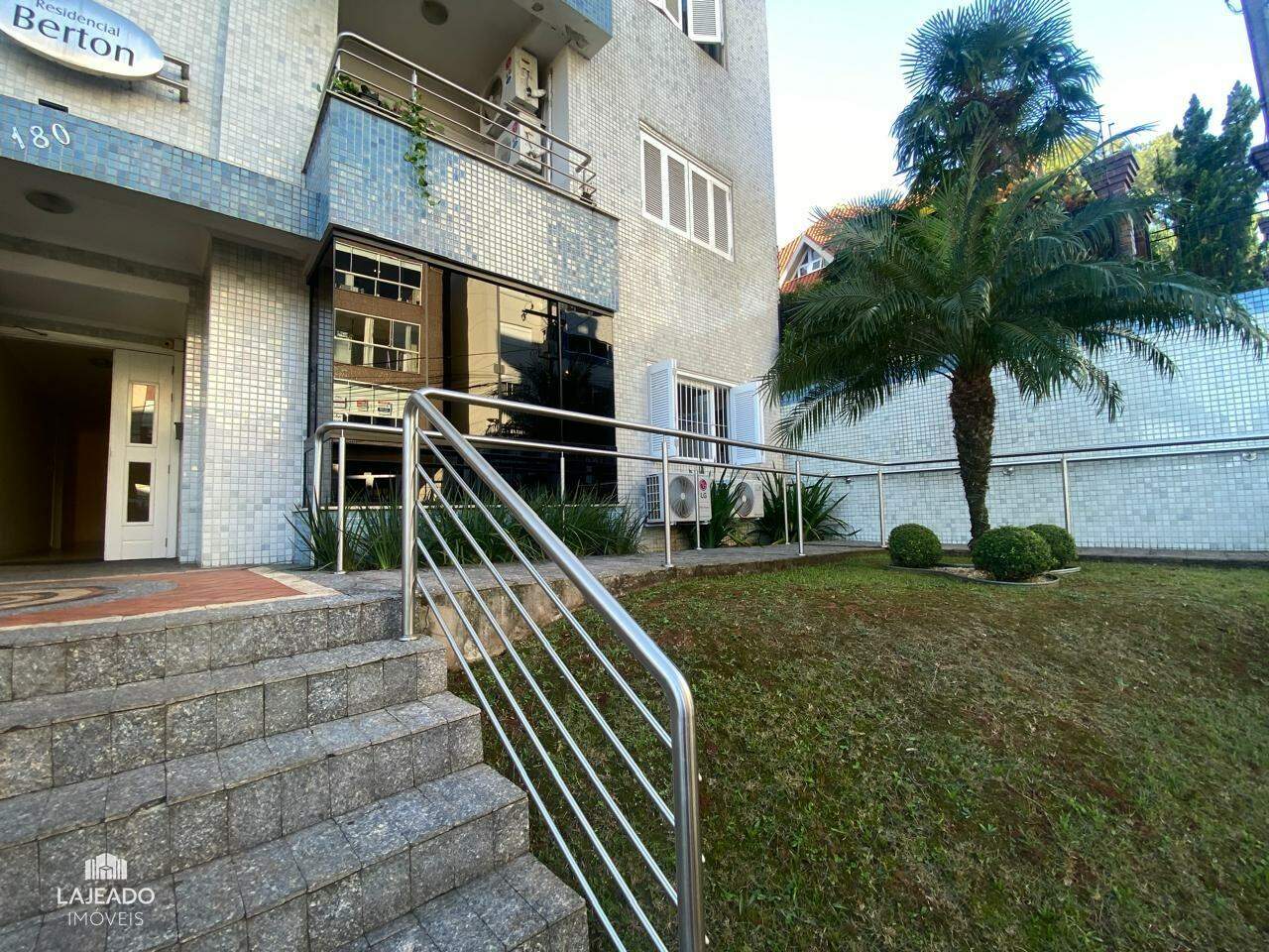 Apartamento à venda com 2 quartos, 67m² - Foto 3