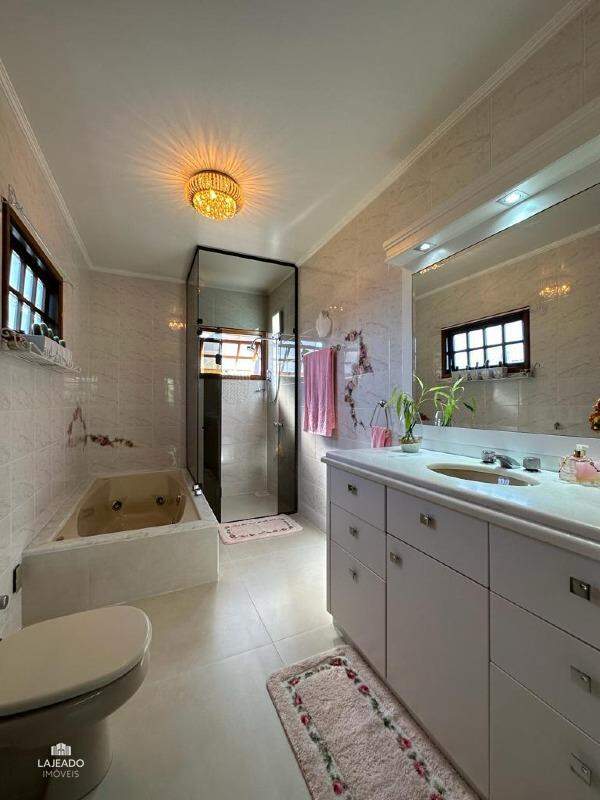 Casa, 3 quartos, 230 m² - Foto 2