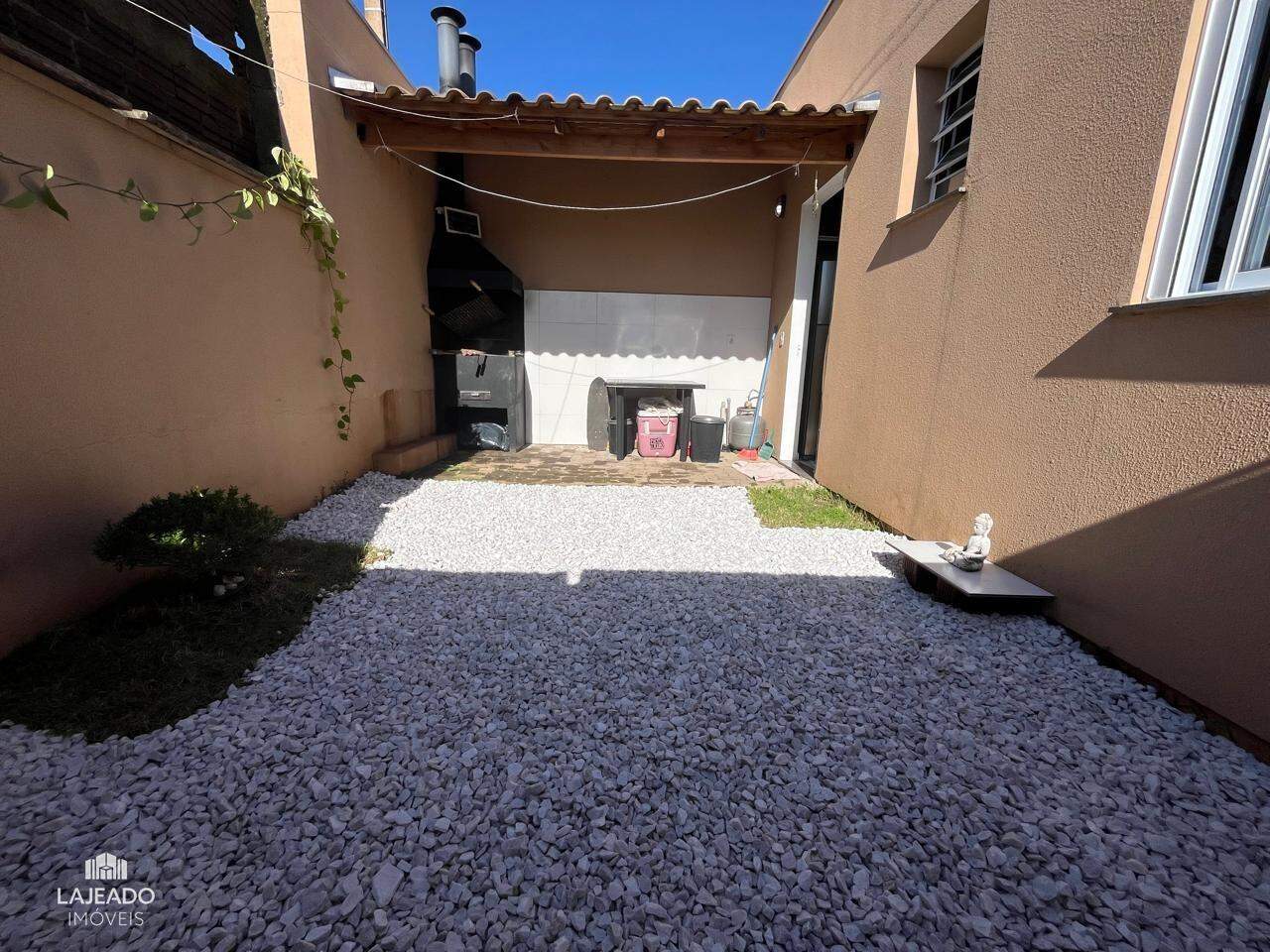 Casa à venda com 2 quartos, 70m² - Foto 12