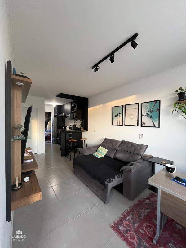 Casa à venda com 2 quartos, 70m² - Foto 4