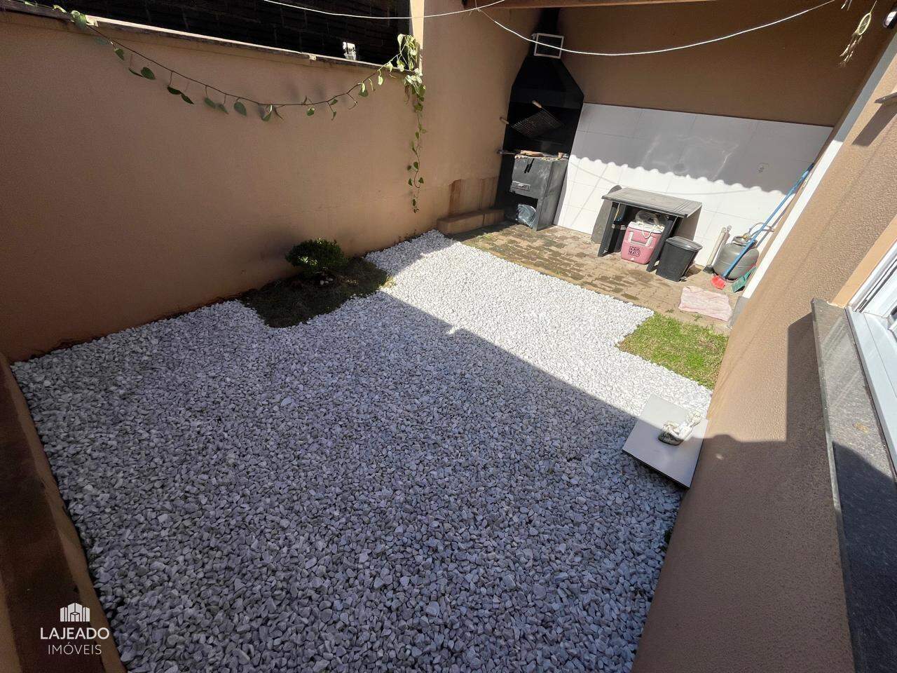 Casa à venda com 2 quartos, 70m² - Foto 13