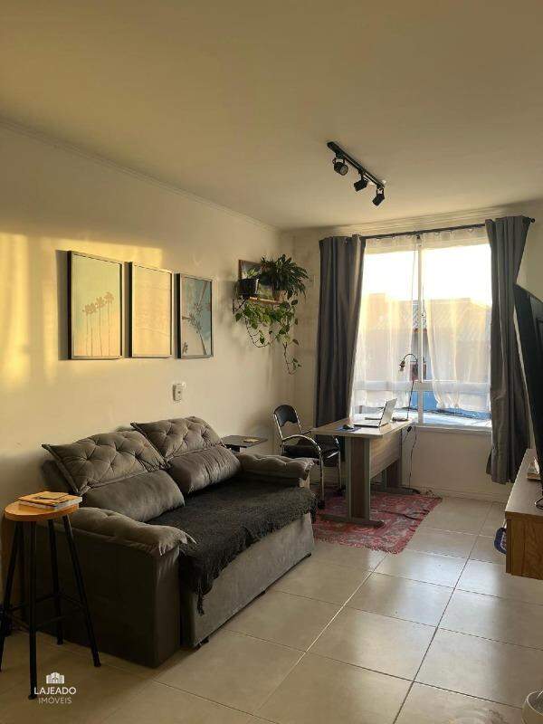 Casa à venda com 2 quartos, 70m² - Foto 2