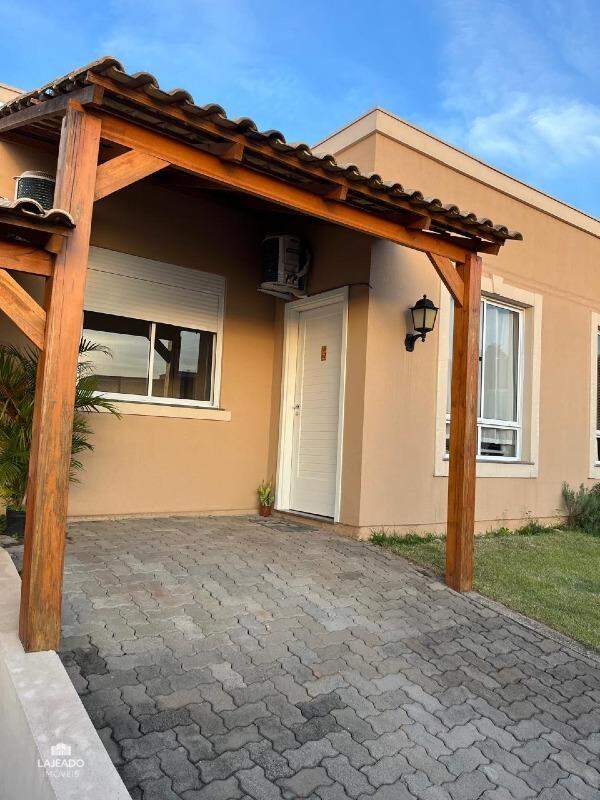 Casa à venda com 2 quartos, 70m² - Foto 1