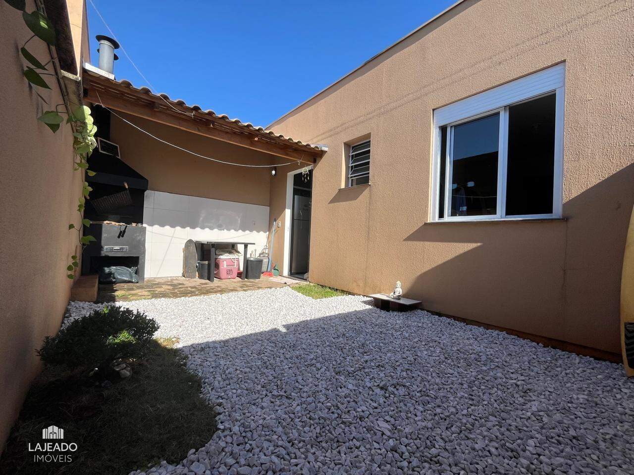 Casa à venda com 2 quartos, 70m² - Foto 11