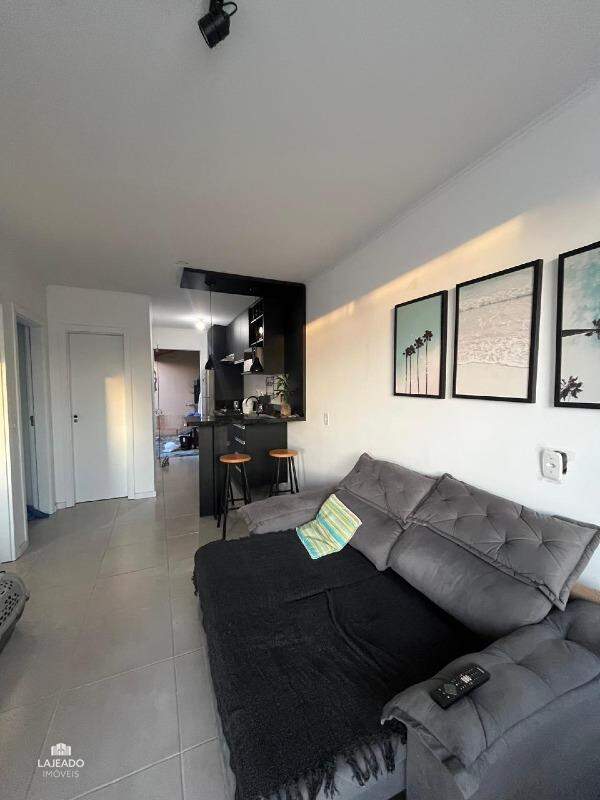 Casa à venda com 2 quartos, 70m² - Foto 3