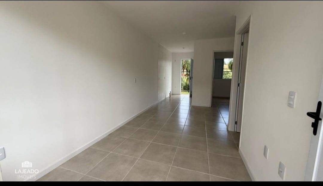 Casa à venda com 2 quartos, 48m² - Foto 4