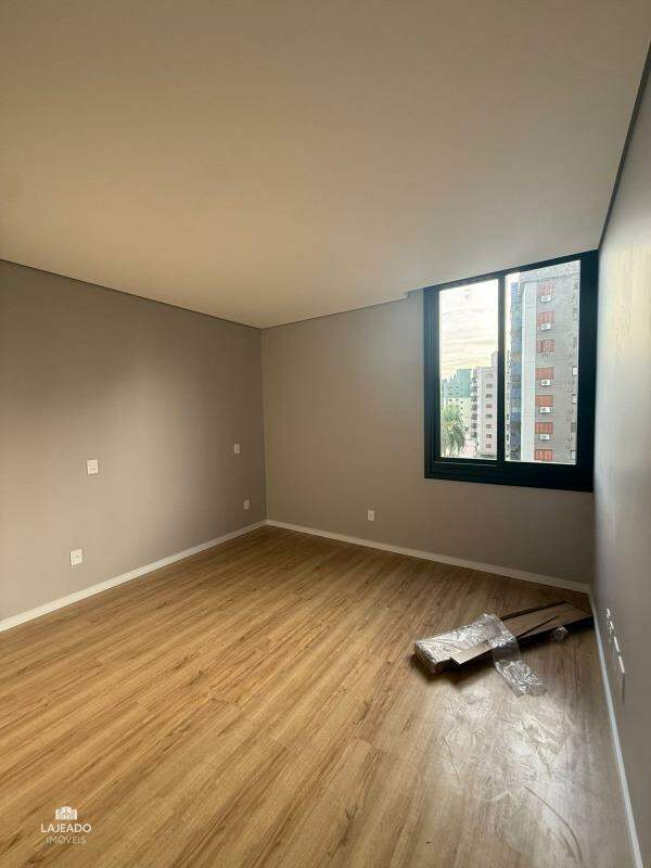 Apartamento à venda com 2 quartos, 75m² - Foto 3
