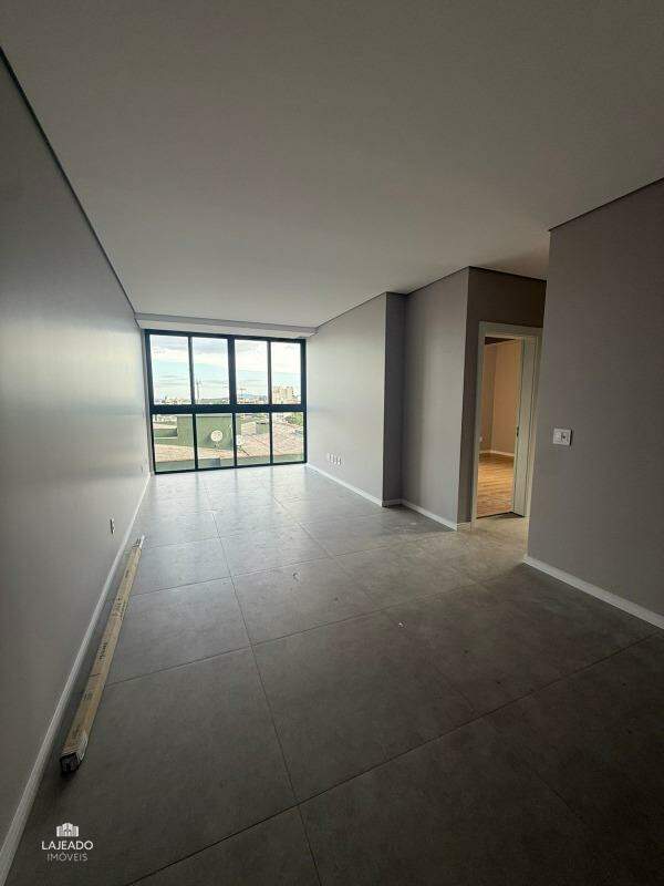Apartamento à venda com 2 quartos, 75m² - Foto 1