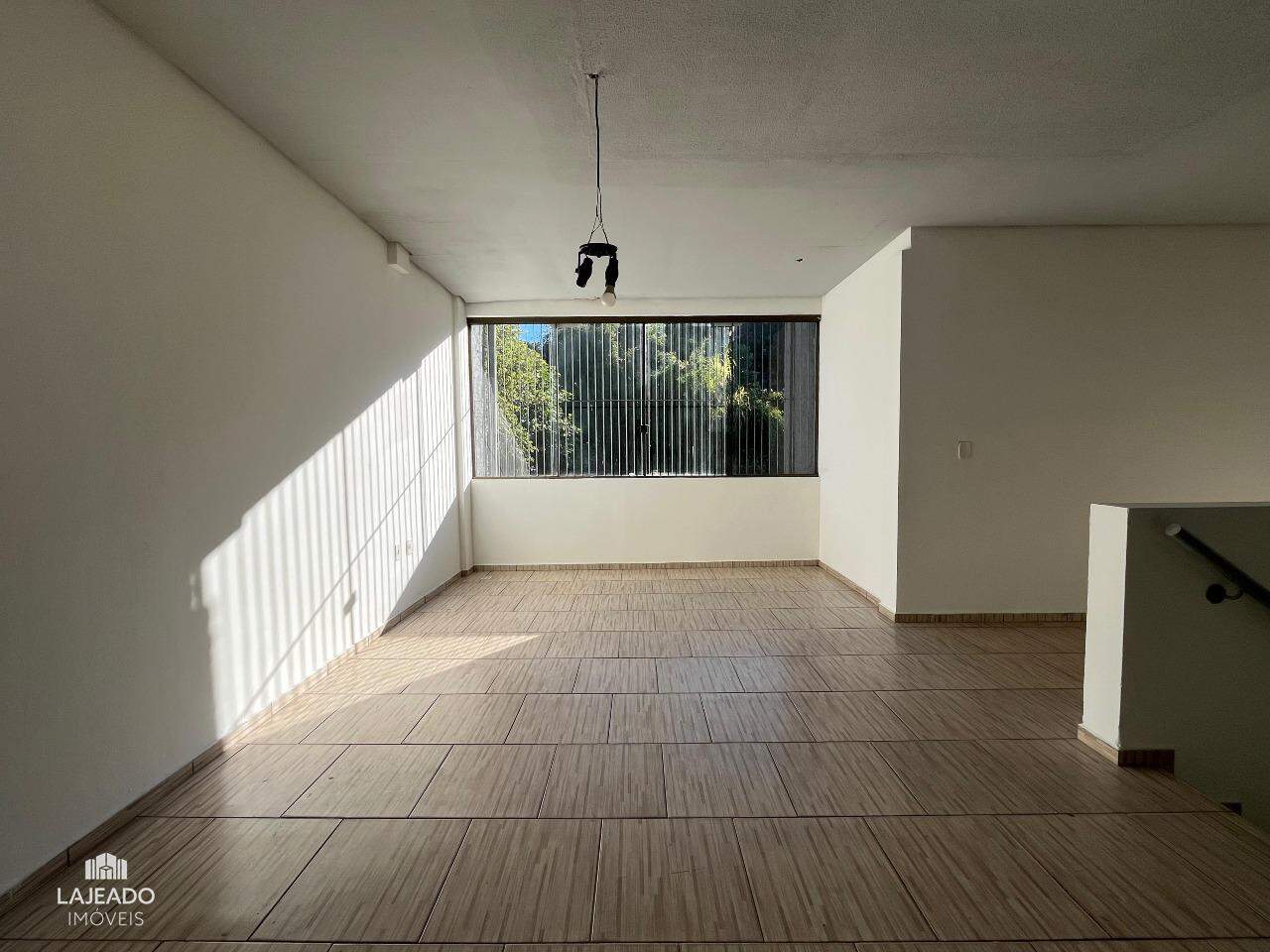 Pavilhão para aluguel no Universitário: 