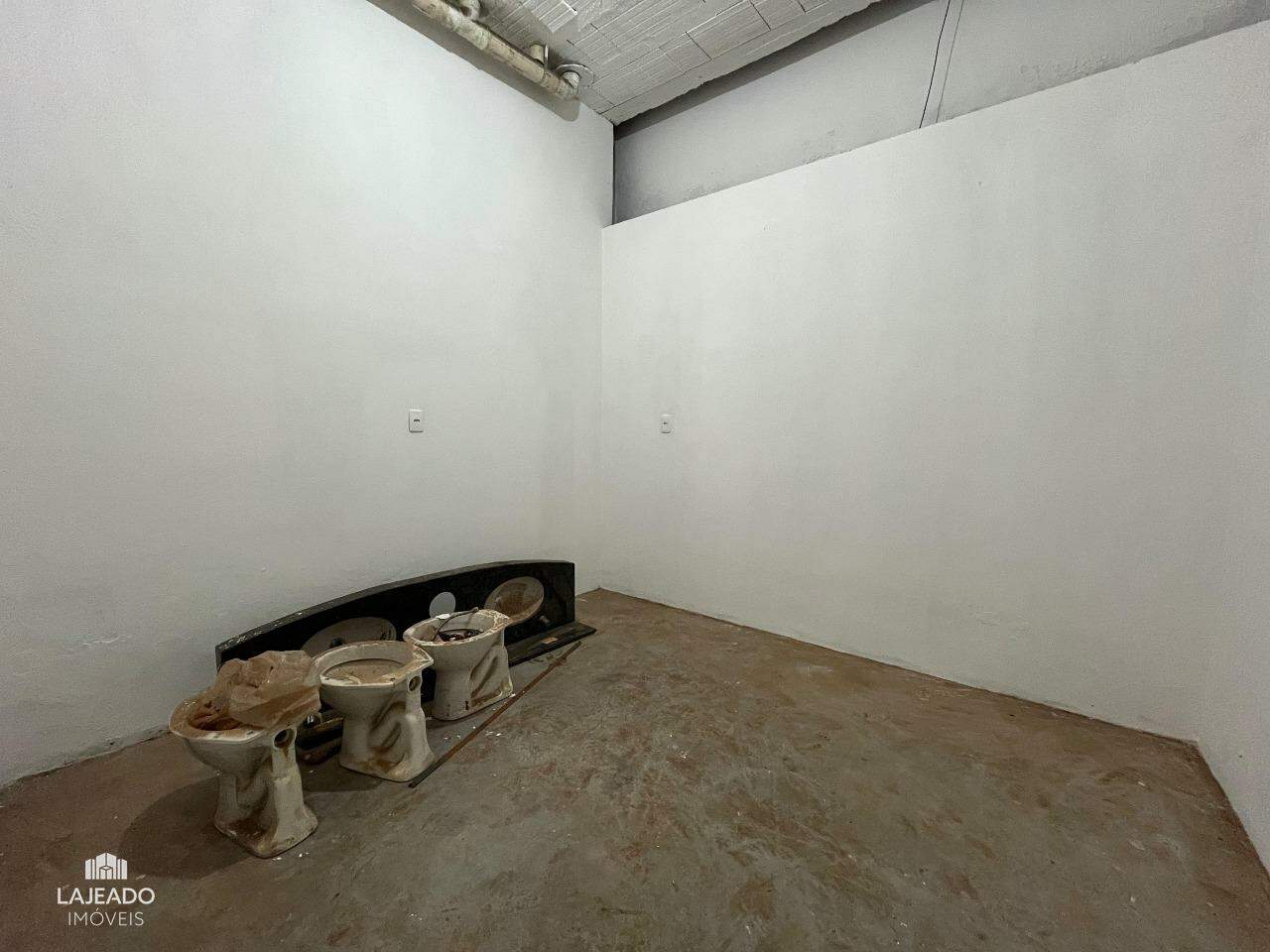 Pavilhão para aluguel no Universitário: 