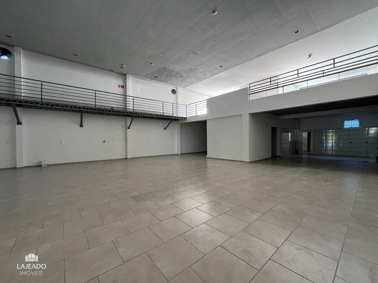 Pavilhão para aluguel no Universitário: 