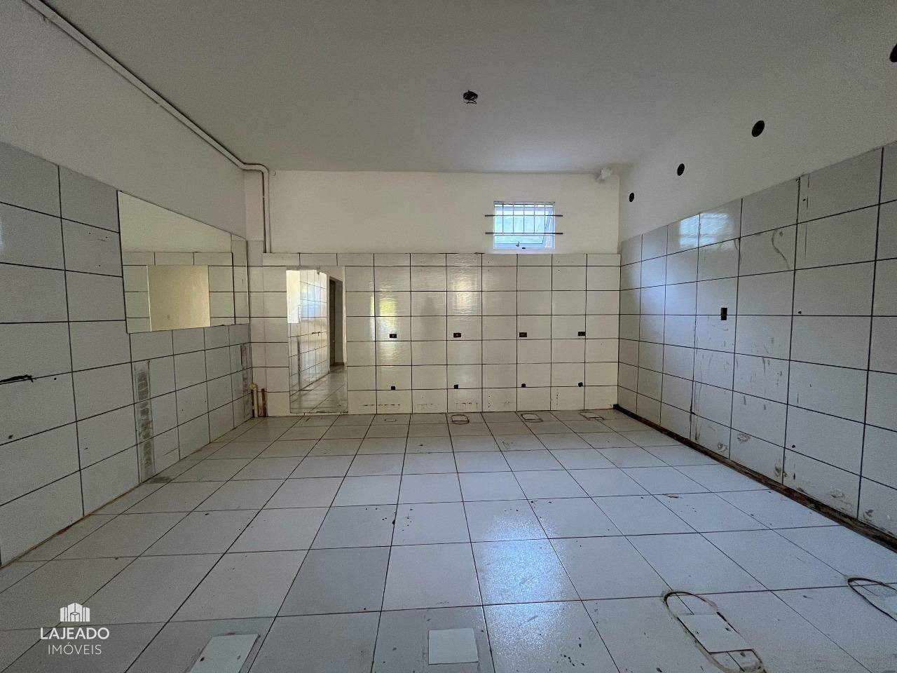 Pavilhão para aluguel no Universitário: 