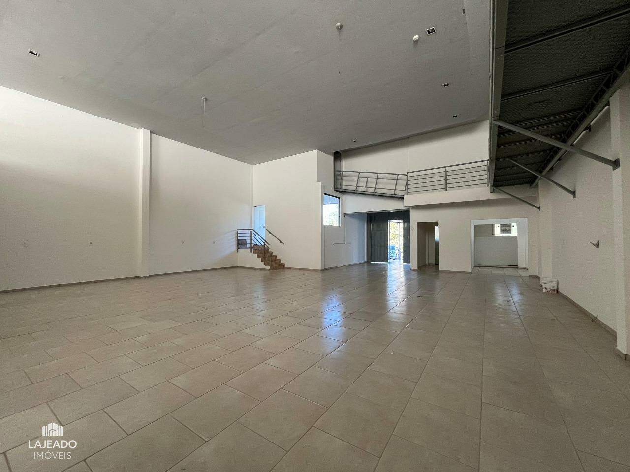 Pavilhão para aluguel no Universitário: 