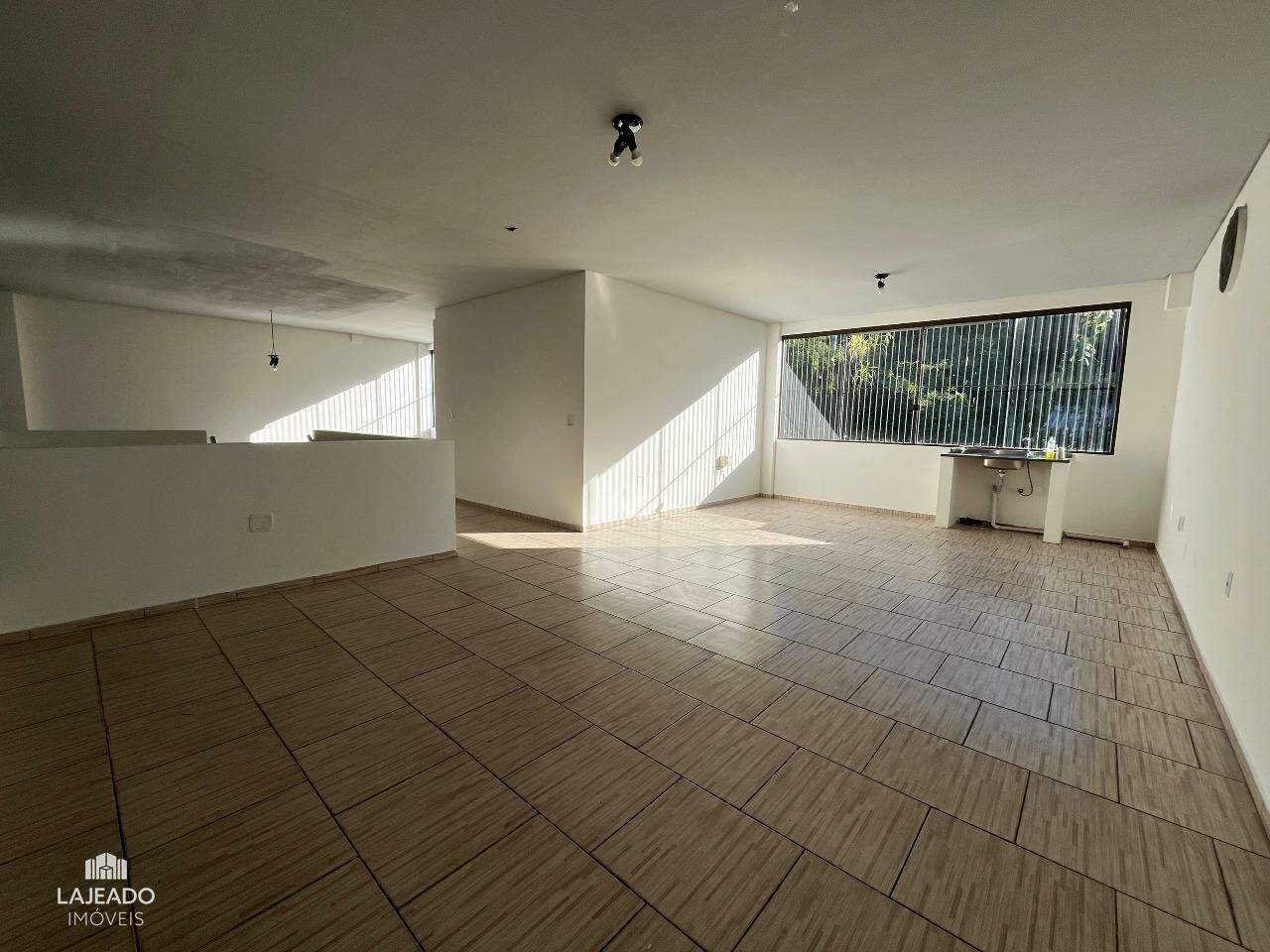 Pavilhão para aluguel no Universitário: 