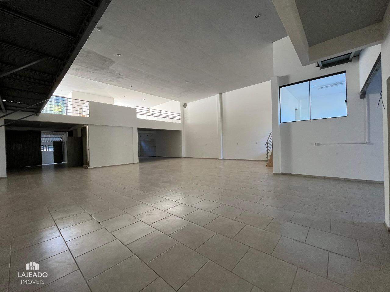 Pavilhão para aluguel no Universitário: 