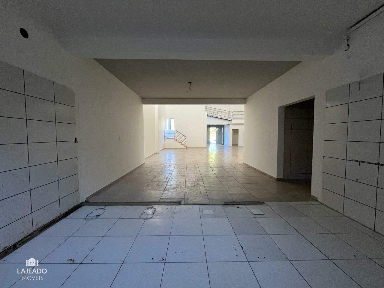 Pavilhão para aluguel no Universitário: 