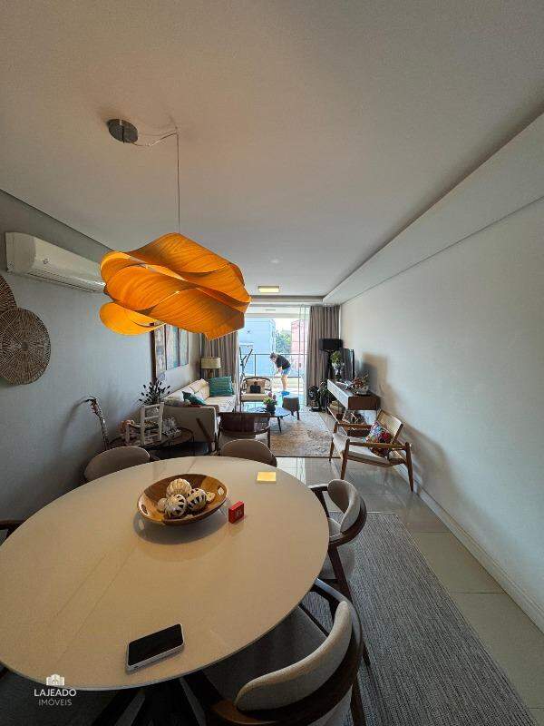 Apartamento à venda com 3 quartos, 128m² - Foto 2