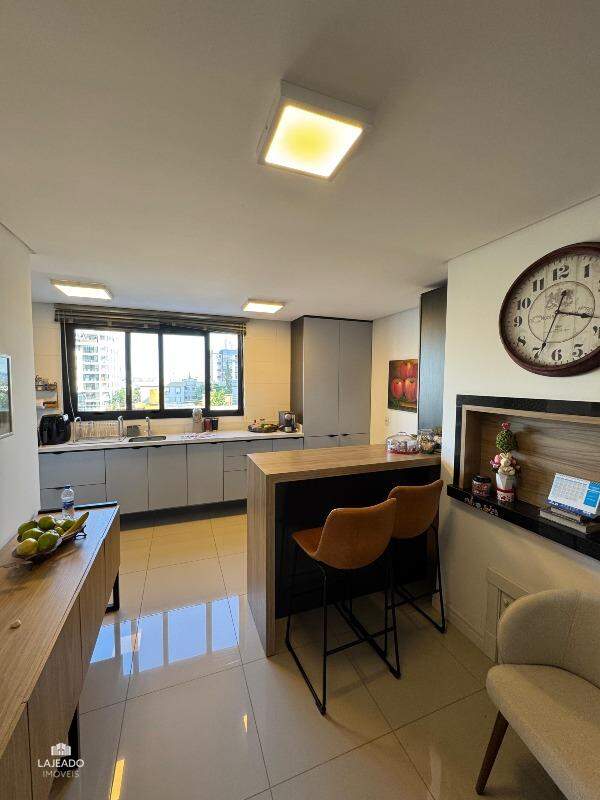Apartamento à venda com 3 quartos, 128m² - Foto 4