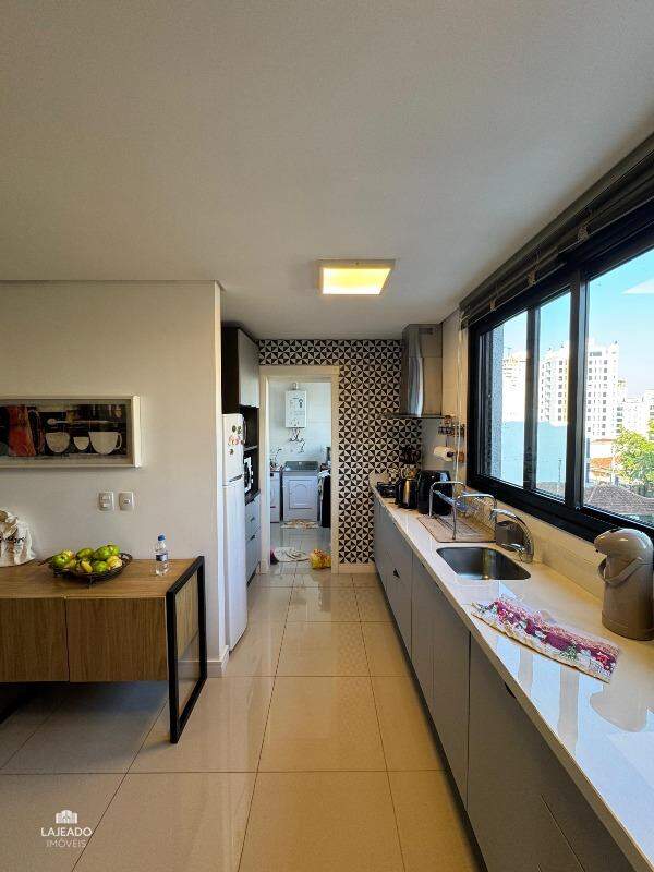 Apartamento à venda com 3 quartos, 128m² - Foto 3