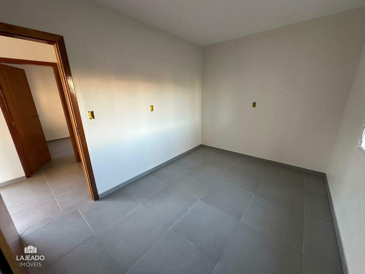 Casa à venda com 2 quartos, 58m² - Foto 2