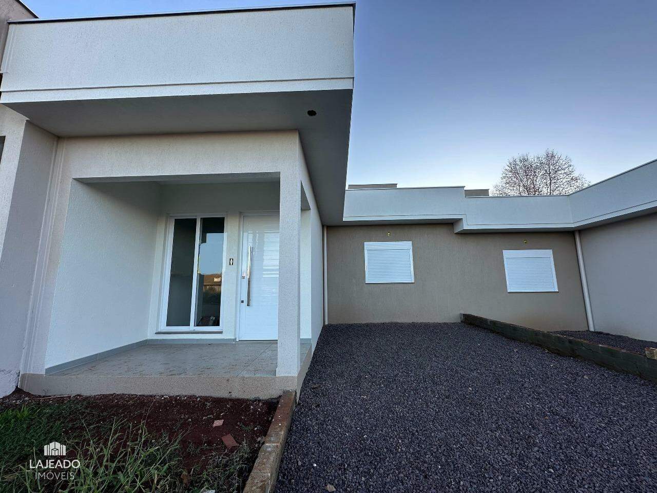 Casa à venda com 2 quartos, 58m² - Foto 1