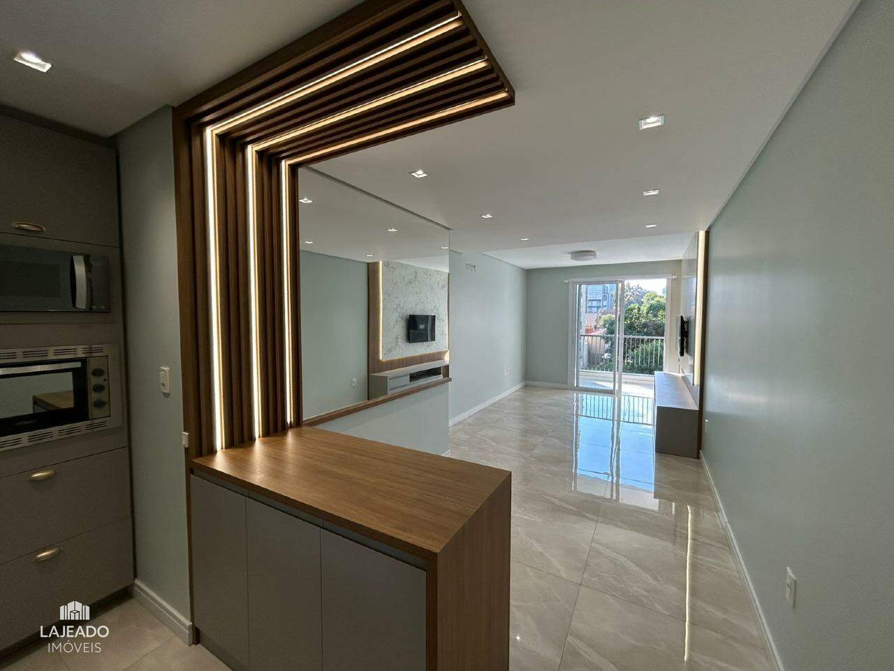 Apartamento à venda com 2 quartos, 68m² - Foto 2