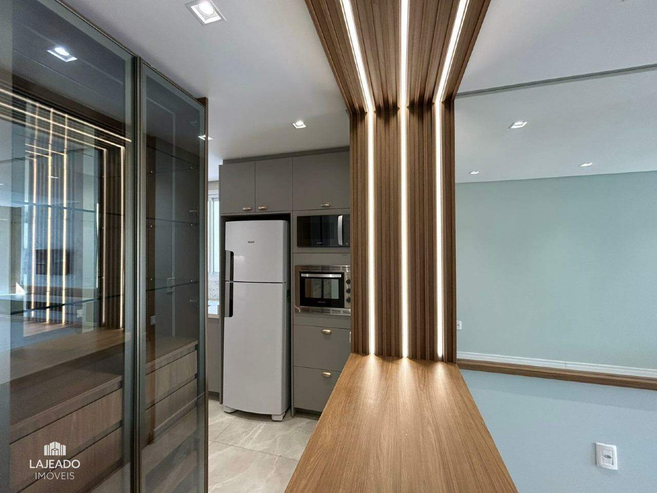 Apartamento à venda com 2 quartos, 68m² - Foto 3