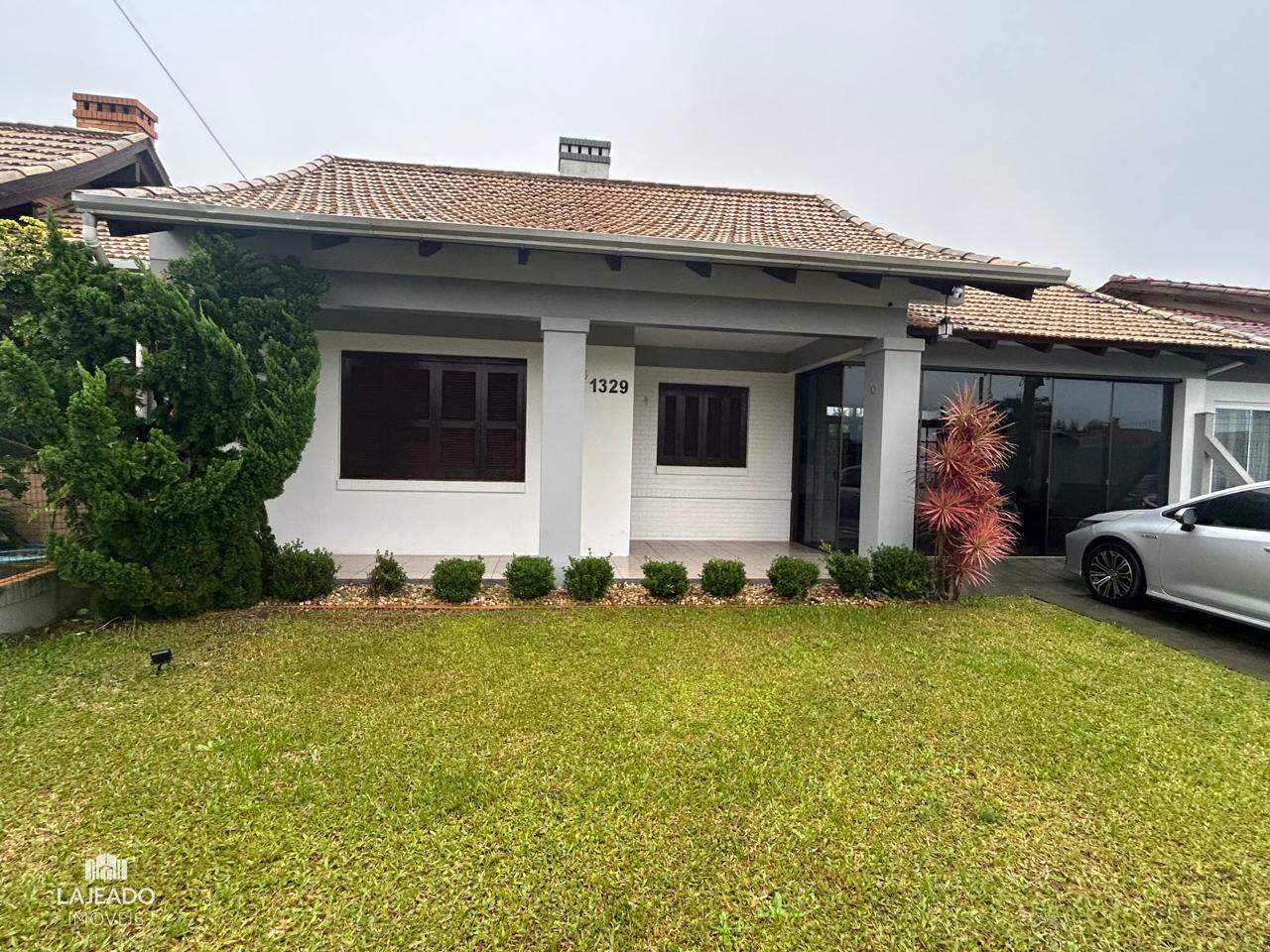 Casa à venda com 3 quartos, 146m² - Foto 1