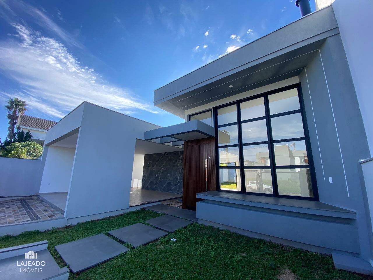 Casa à venda com 3 quartos, 190m² - Foto 1