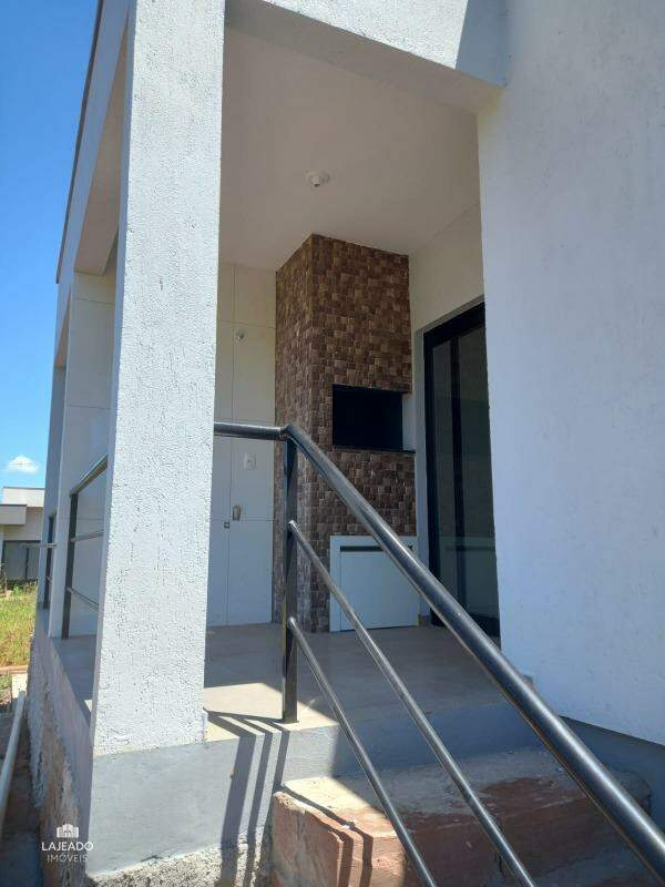 Casa à venda com 2 quartos, 73m² - Foto 2