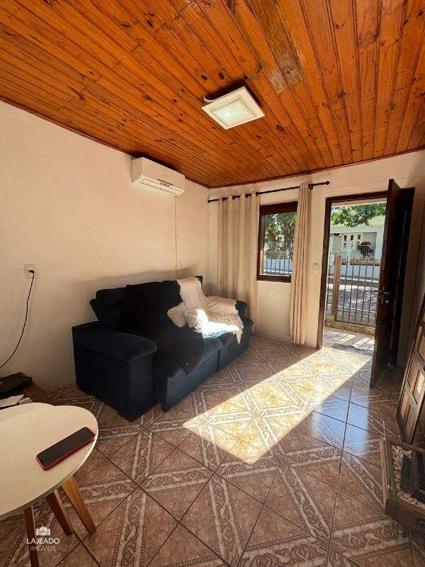 Casa à venda com 3 quartos, 90m² - Foto 2