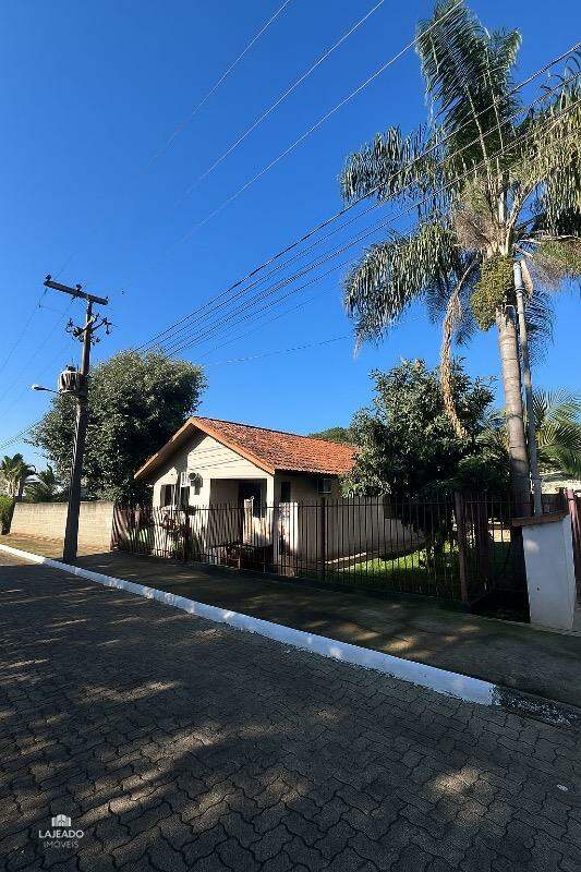 Casa à venda com 3 quartos, 90m² - Foto 1