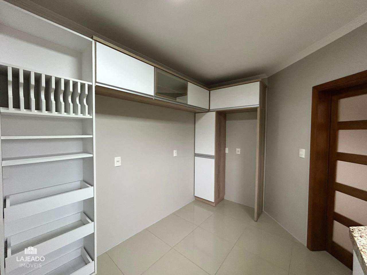 Apartamento à venda com 3 quartos, 190m² - Foto 11