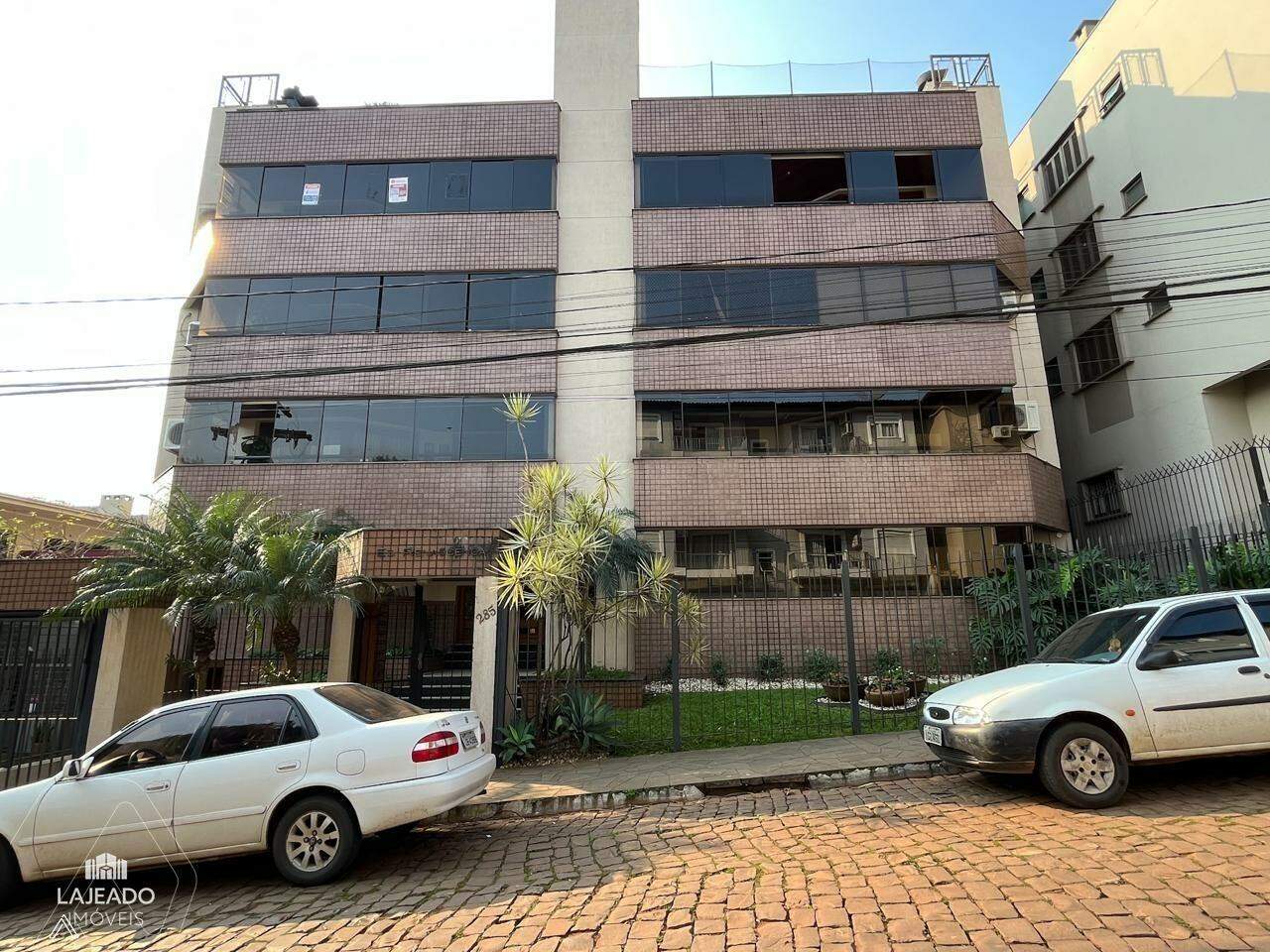 Apartamento à venda com 3 quartos, 190m² - Foto 2