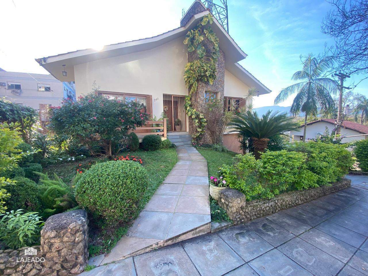 Casa, 4 quartos, 410 m² - Foto 1