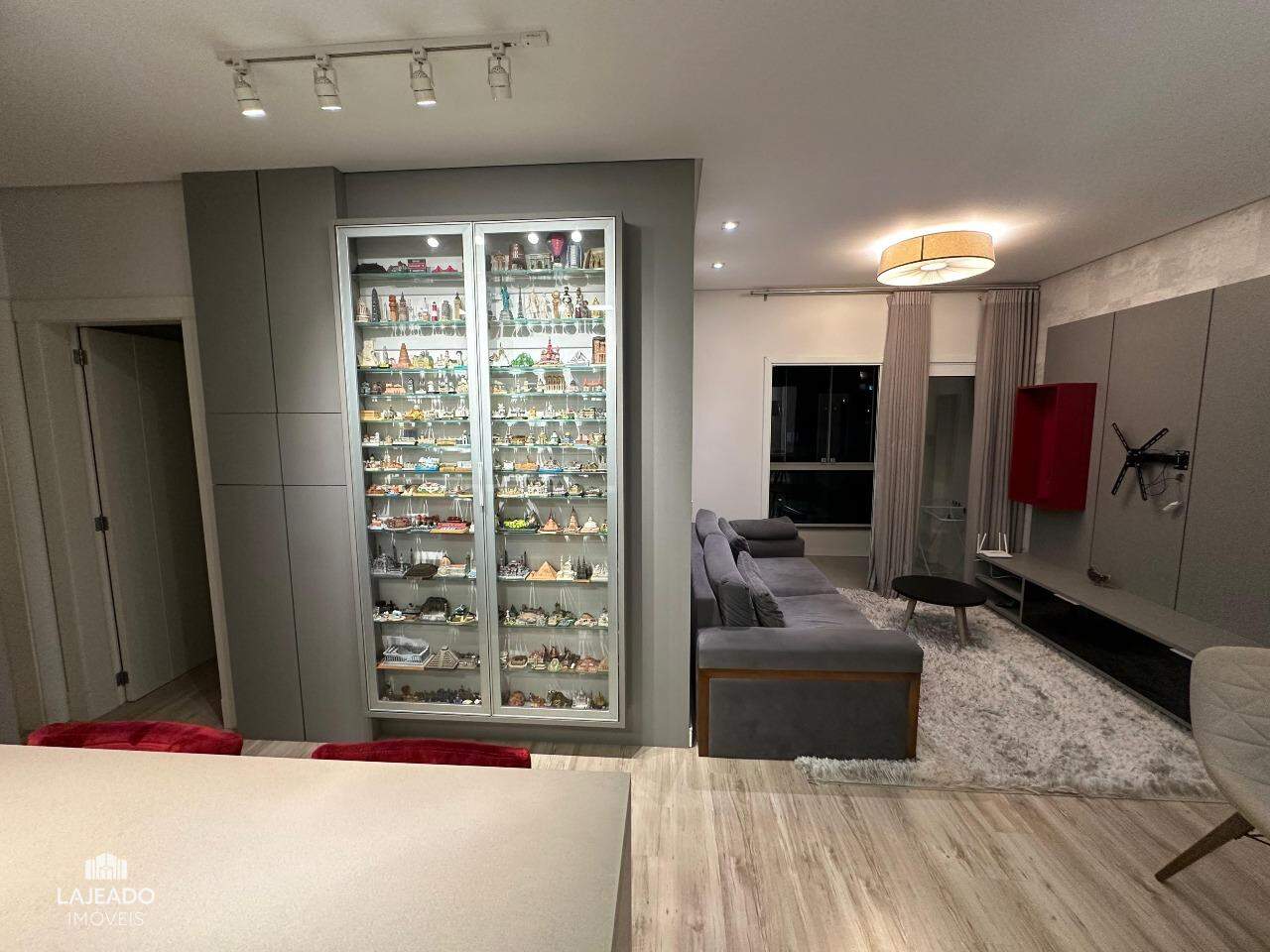 Apartamento à venda com 2 quartos, 72m² - Foto 3