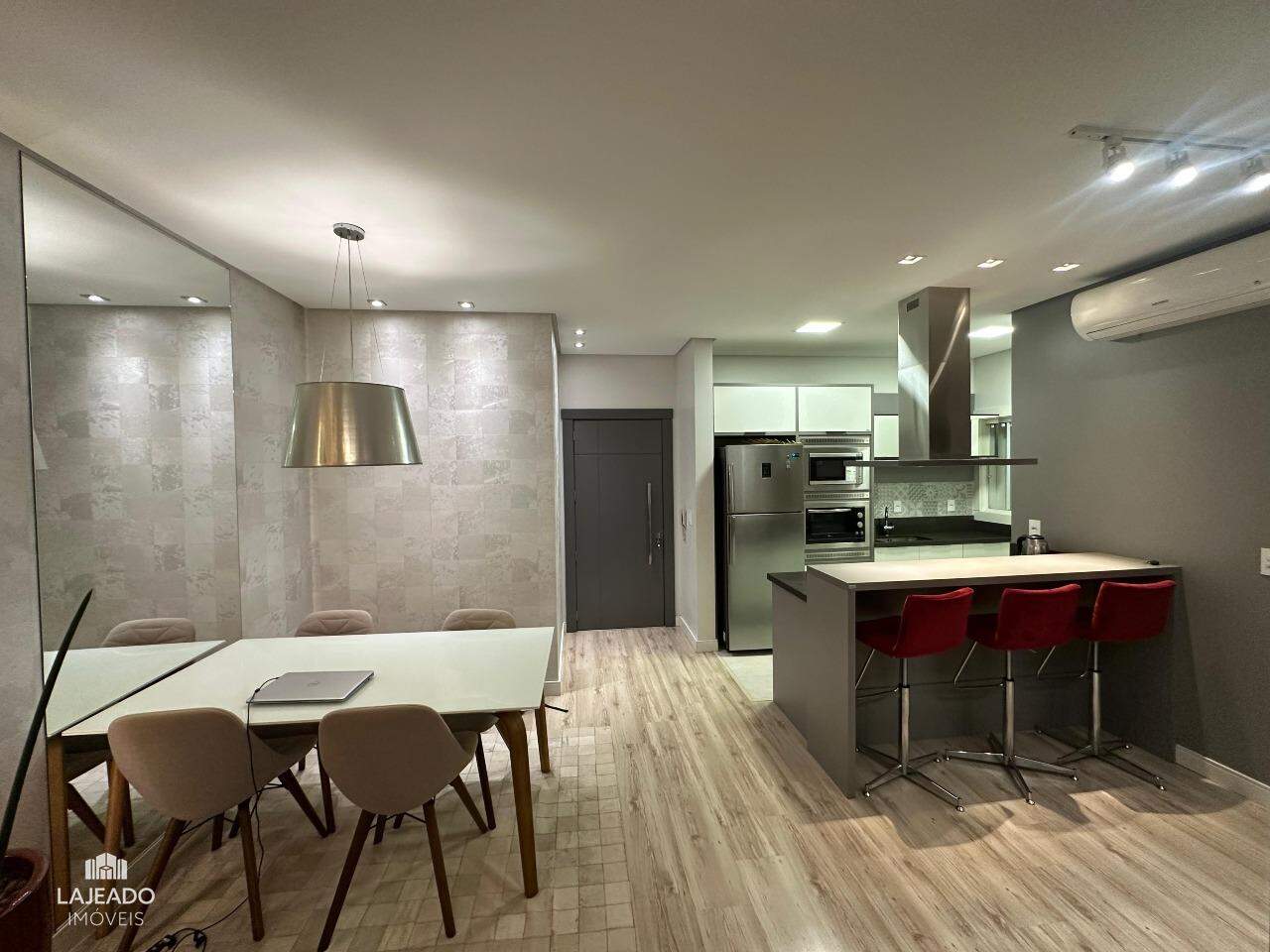 Apartamento à venda com 2 quartos, 72m² - Foto 2