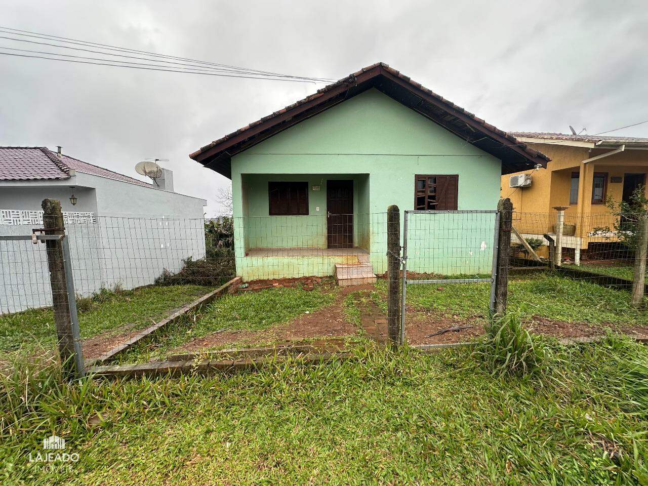 Casa à venda com 3 quartos, 68m² - Foto 2