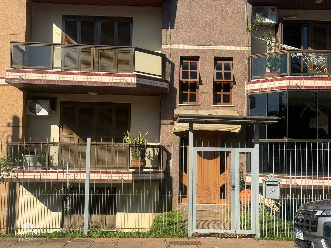 Apartamento à venda com 3 quartos, 122m² - Foto 2