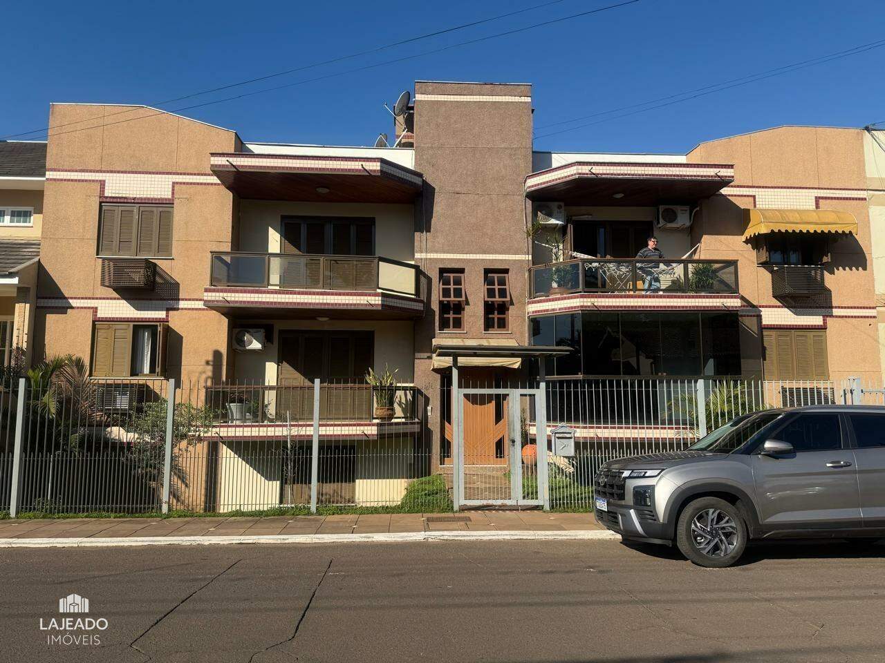 Apartamento à venda com 3 quartos, 122m² - Foto 1