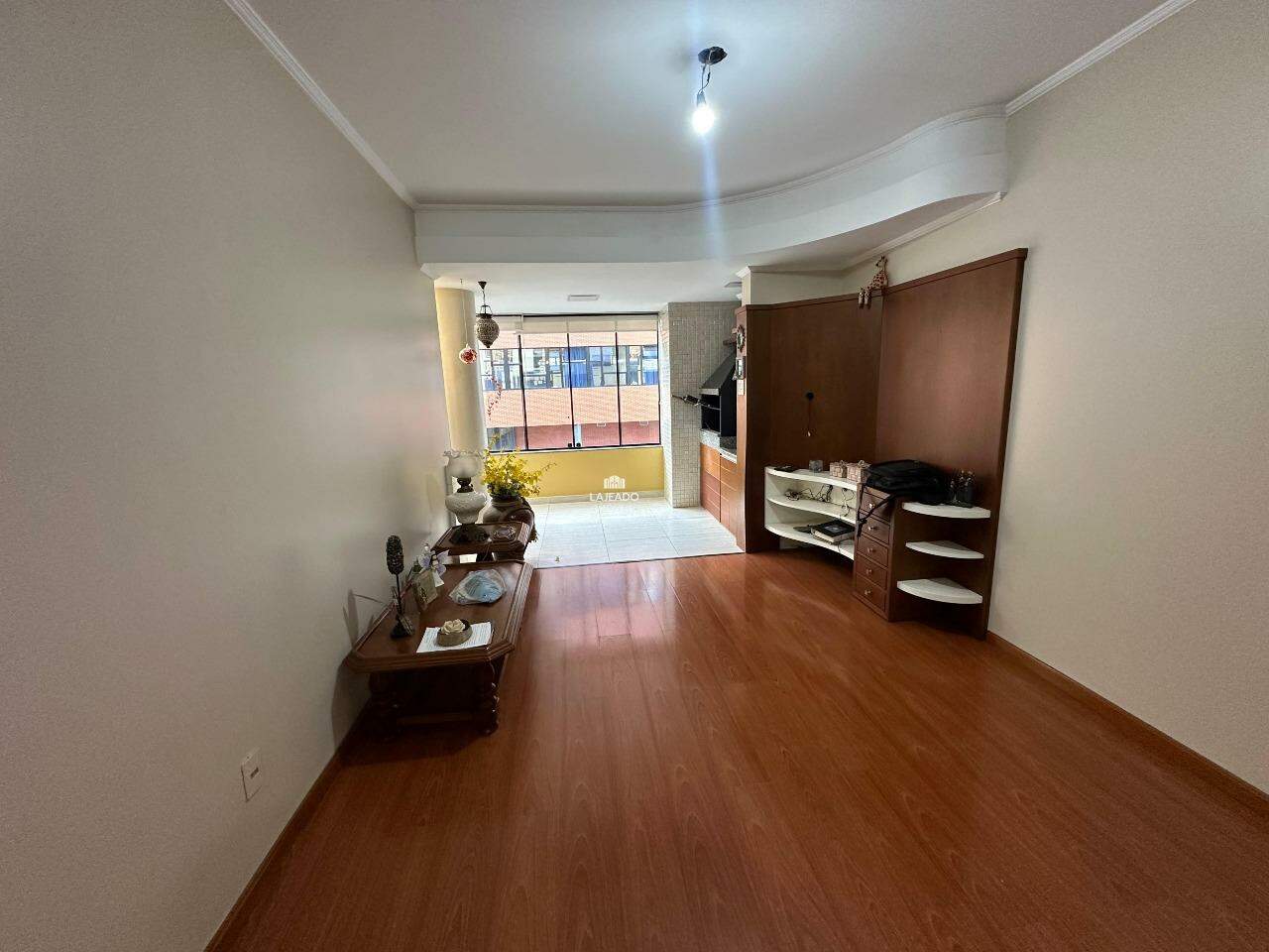 Apartamento à venda com 3 quartos, 116m² - Foto 2
