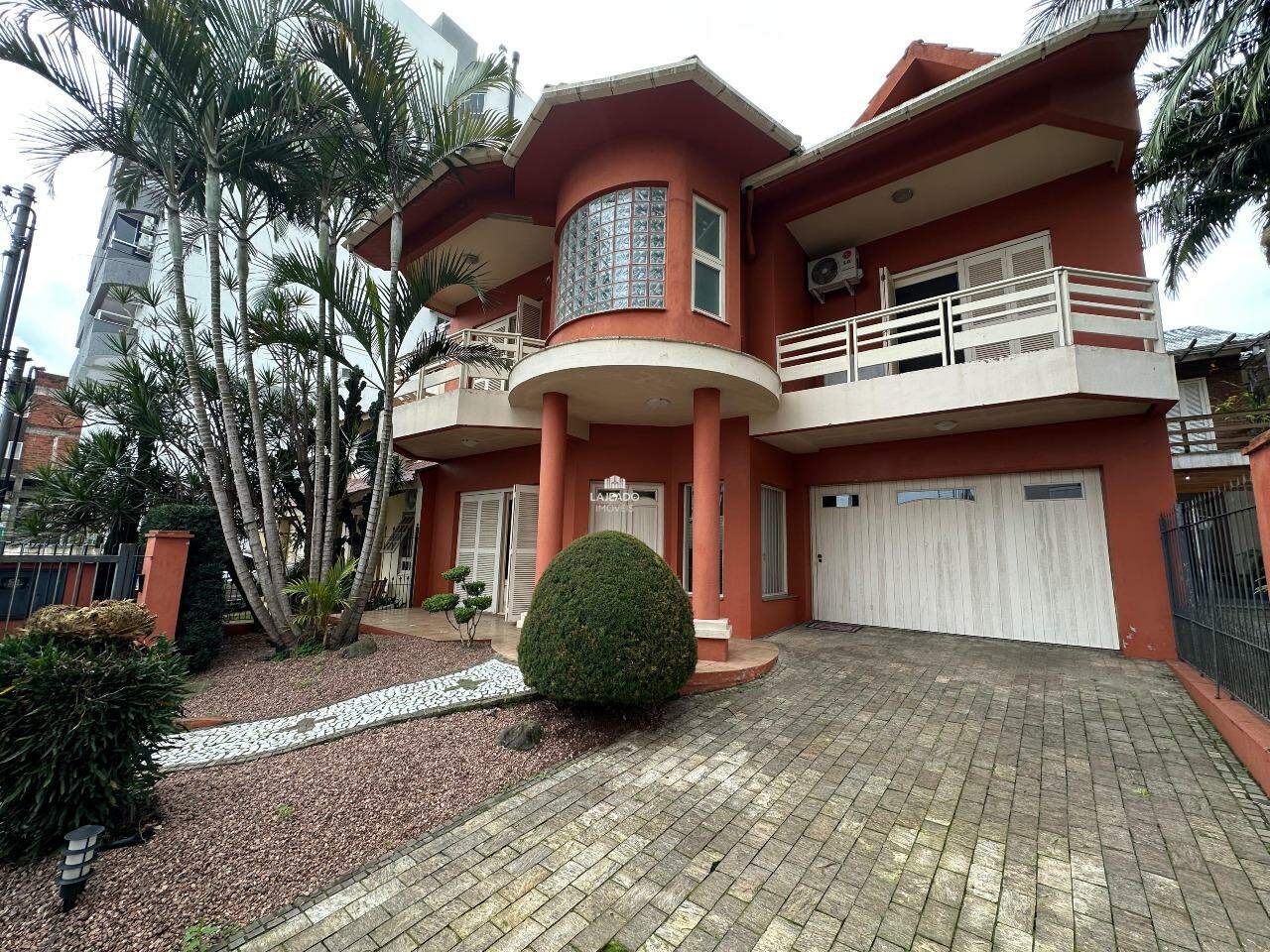 Casa à venda com 4 quartos, 339m² - Foto 2