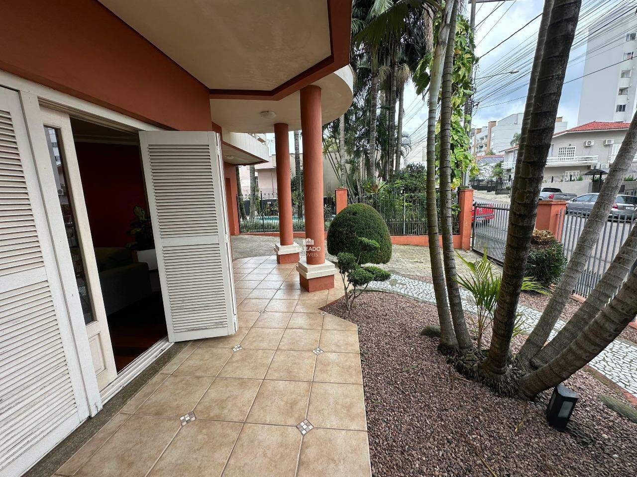Casa à venda com 4 quartos, 339m² - Foto 8