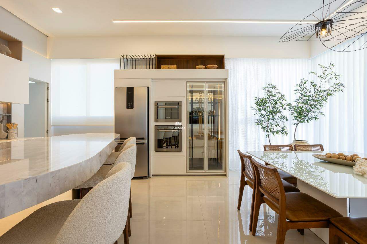Apartamento à venda com 3 quartos, 149m² - Foto 2
