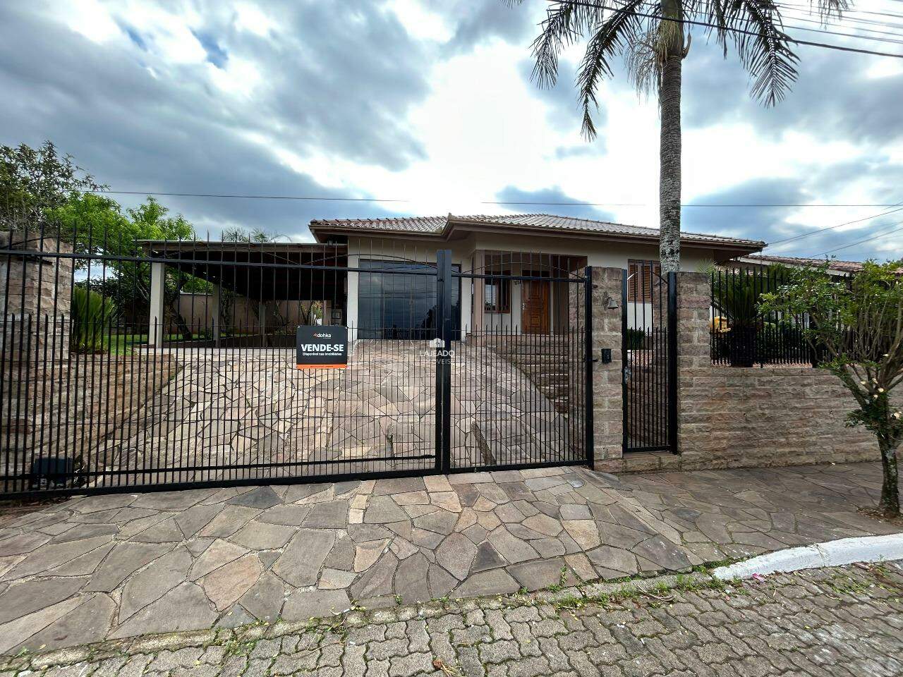 Casa, 4 quartos, 247 m² - Foto 1