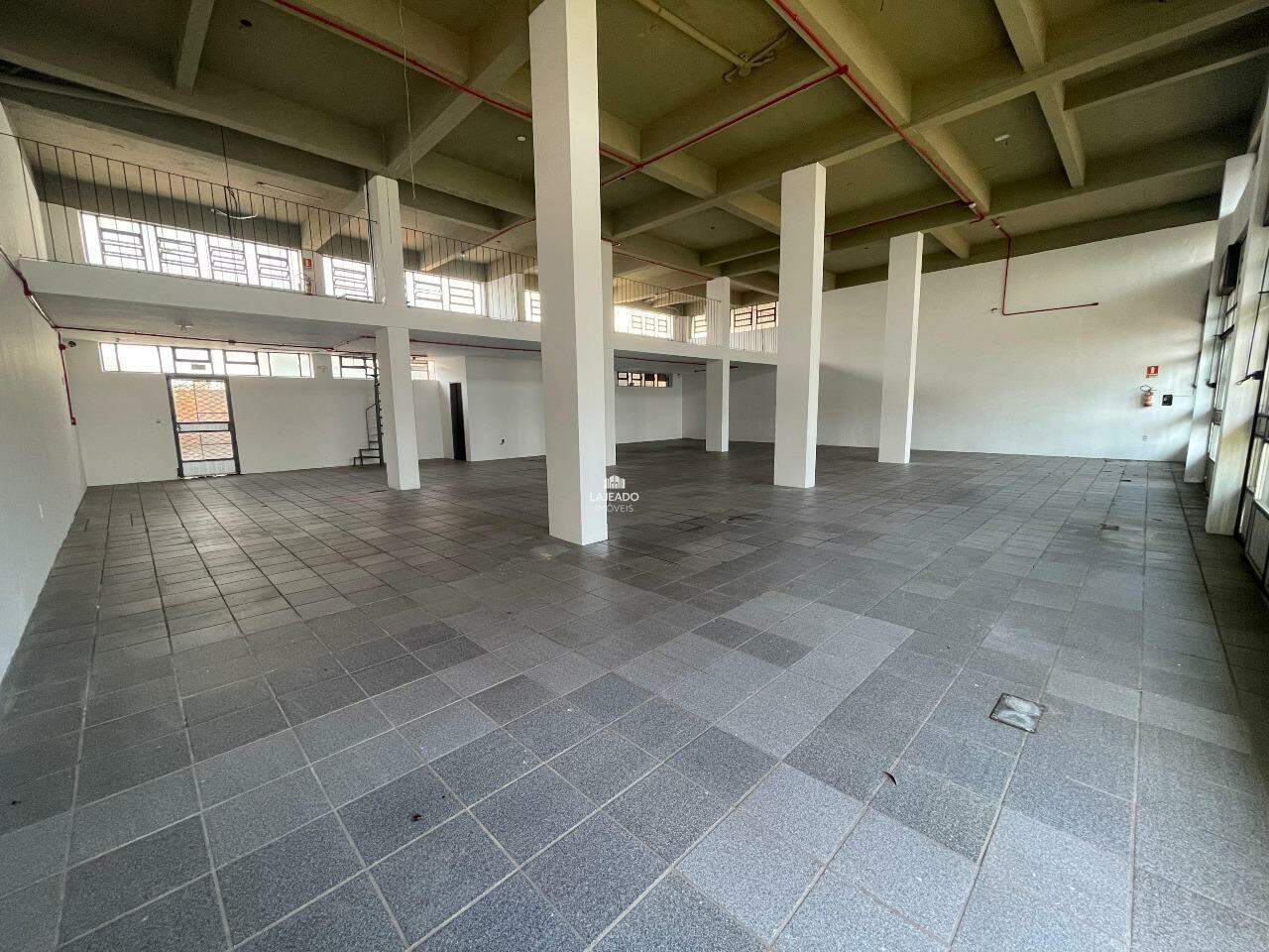 Loja-Salão, 200 m² - Foto 2