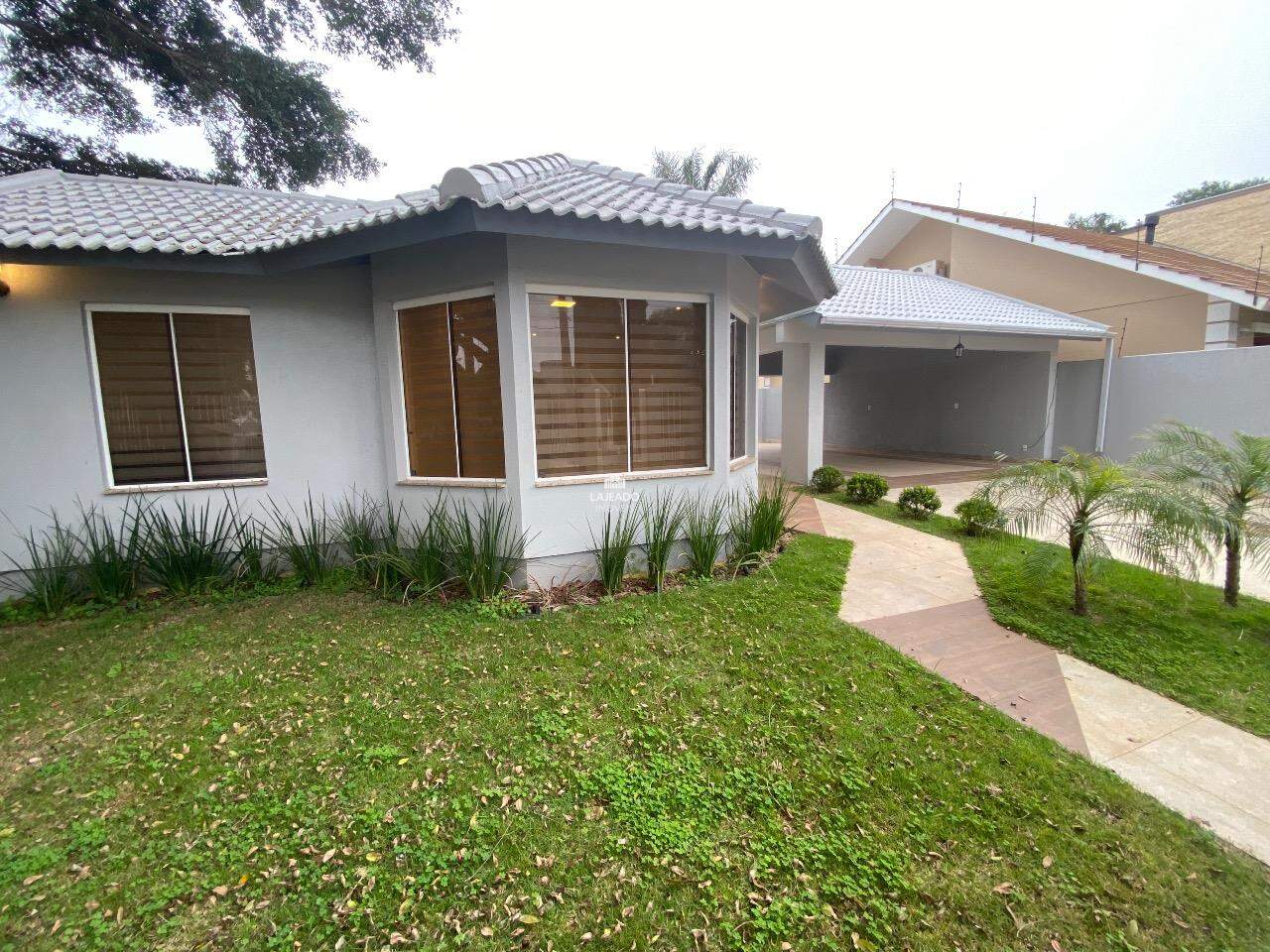 Casa à venda com 3 quartos, 200m² - Foto 2