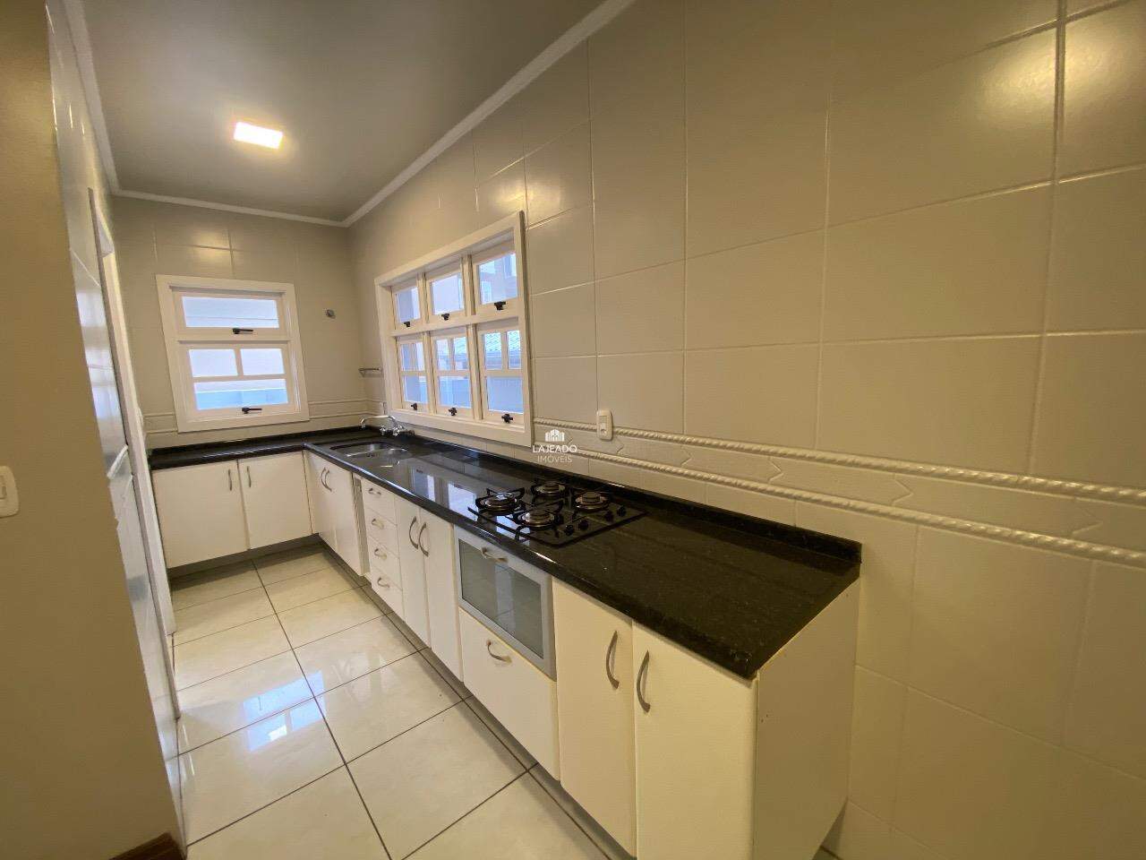Casa à venda com 3 quartos, 200m² - Foto 22