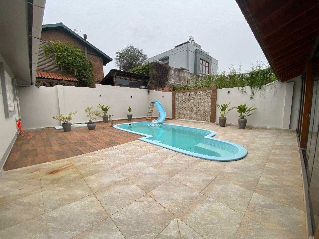 Casa à venda com 3 quartos, 200m² - Foto 11