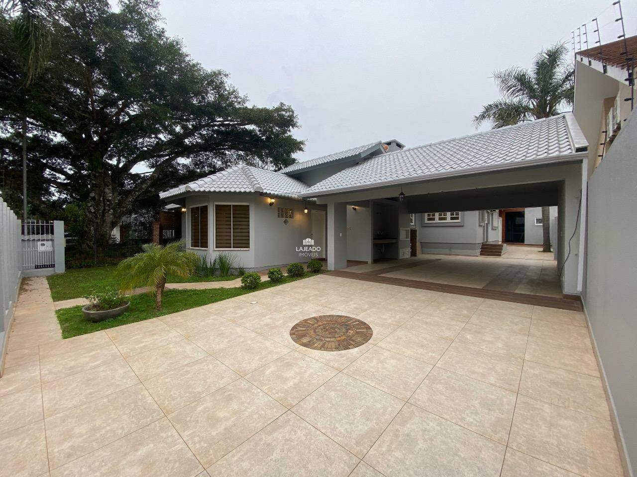 Casa à venda com 3 quartos, 200m² - Foto 1